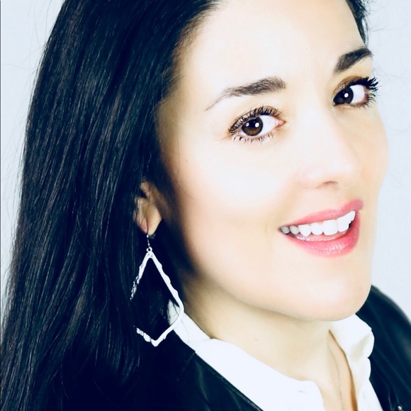 Meet your Posher, Carla - Picture 2 of 2